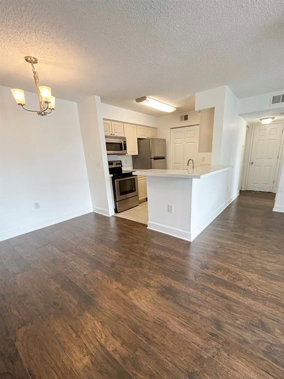 Building Photo - 1218 Bermuda Lakes Ln
