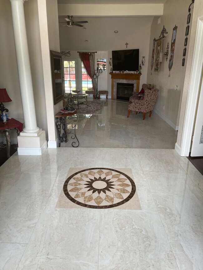 Building Photo - 11310 Pinehaven Ave