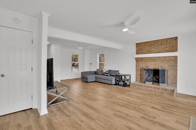Building Photo - 350 Lakeshore Dr