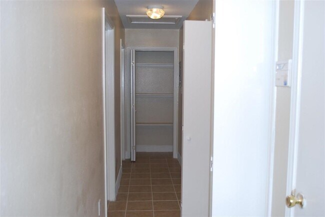 Building Photo - 10204 Comet Dr