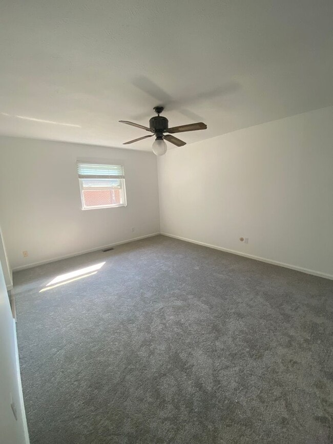 Building Photo - Spacious 2 Bedroom, 2 Bath Single-Story Home