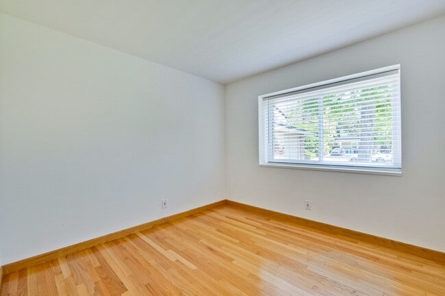 Building Photo - Charming Updated 4 Bedroom Home in Santa C...