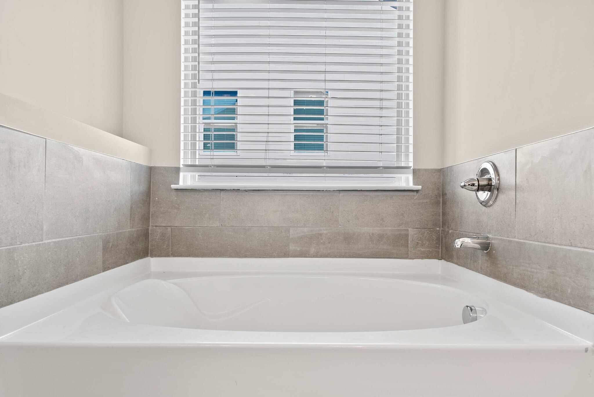 Building Photo - 755 Lakehaven Ln