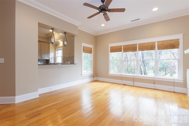 Building Photo - 1031 Oriole St