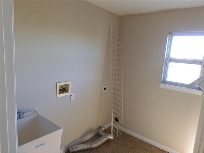 Building Photo - 1201 Catletts Ct