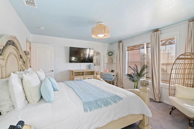 Building Photo - Stunning 4BR Resort Home in Four Corners, ...