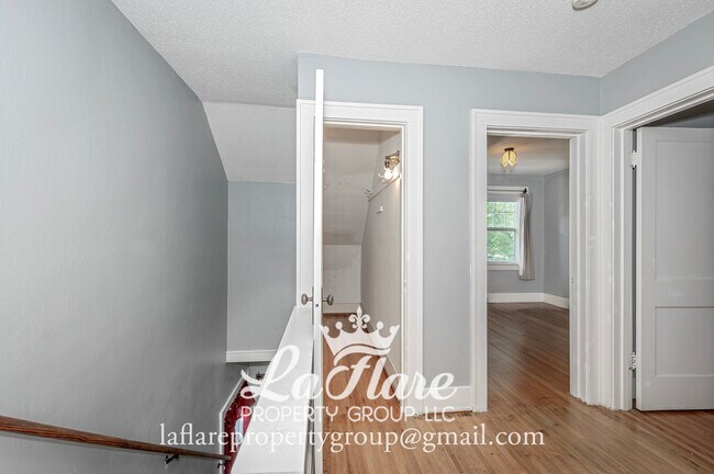 Building Photo - 613 Locust St