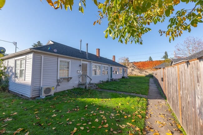 Building Photo - 4825-4829-4829 N Maryland Ave