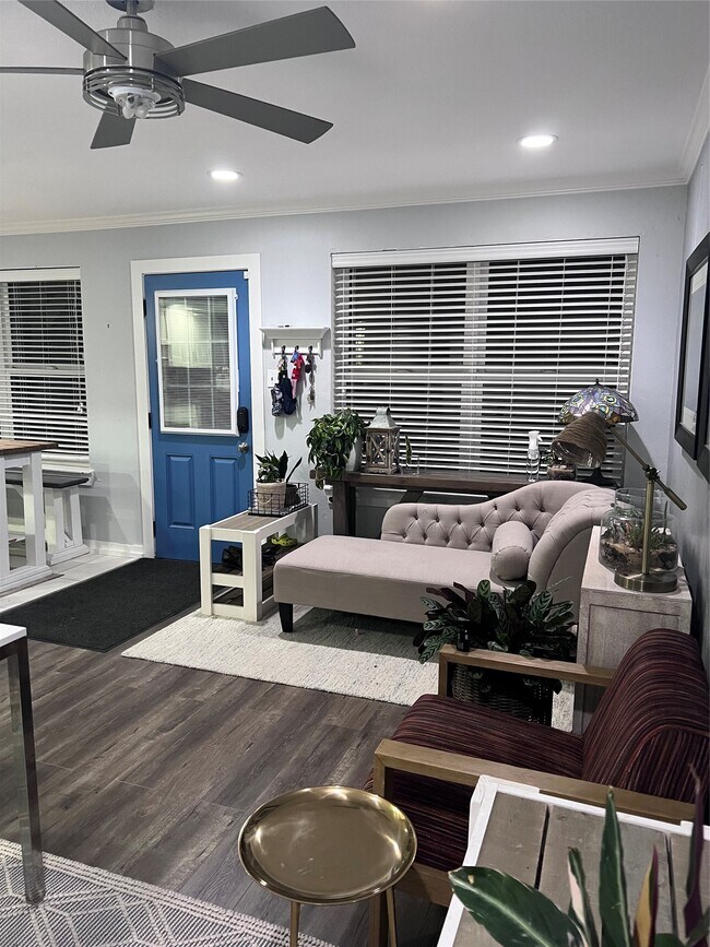 Building Photo - 6486 Alisa Ln