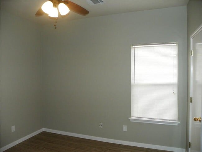 Building Photo - 135 Marvin Cove