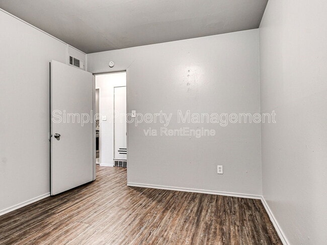 Building Photo - 4301 N Terry Ave