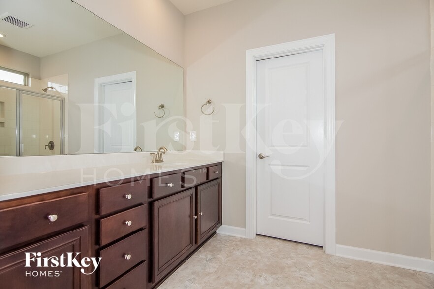 Building Photo - 6018 Forney Ct