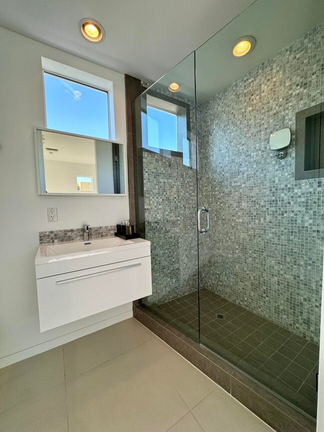 Building Photo - 2065 Tangerine Ct