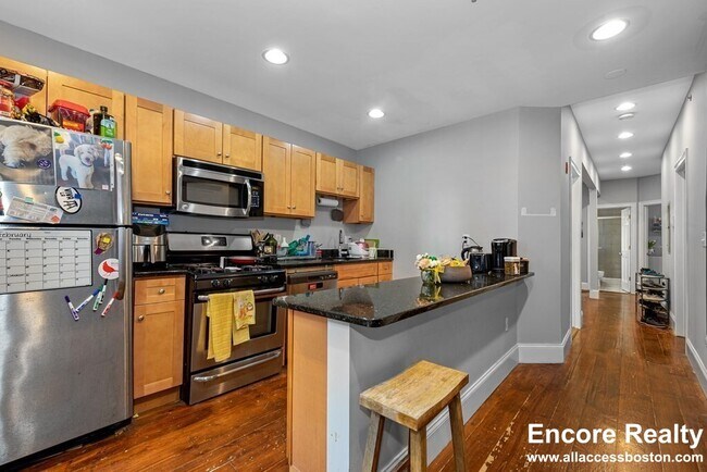 Building Photo - 16 Sewall St