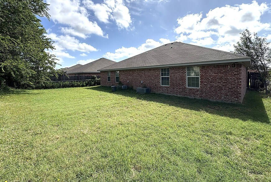Building Photo - 6600 Temora Loop