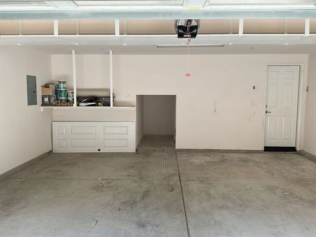 Building Photo - 3 Bed 2 Bath in the Eastlake Vistas