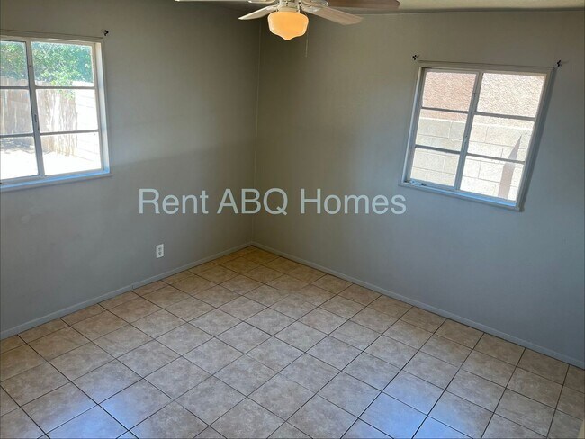Building Photo - 1,250 Sq. Ft. Family Home in NE Heights