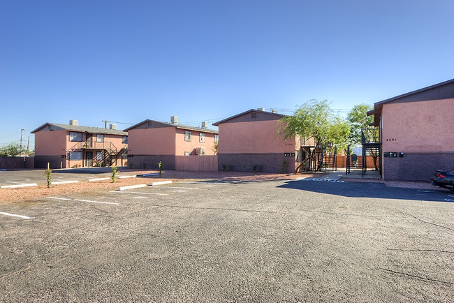 Building Photo - Taylor Street Apartments