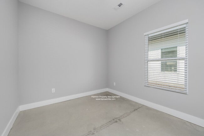 Building Photo - 2112 S Thatcher Ct