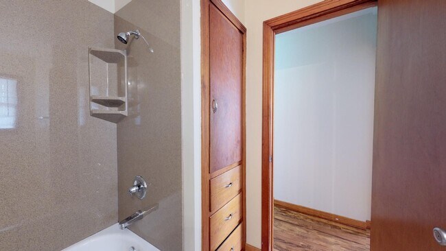 Building Photo - 3 Bedroom, 3 Bathroom House