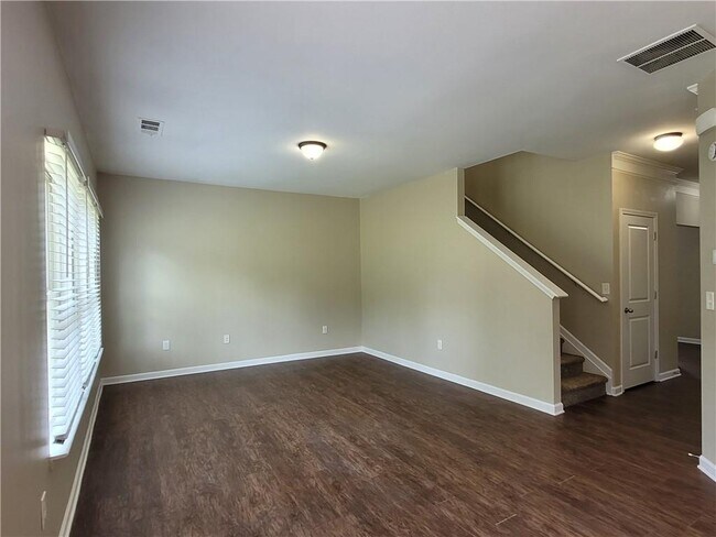 Building Photo - 6010 Stonebrook Ln