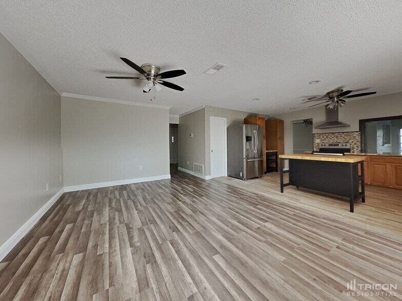 Building Photo - 13005 Willoughby Ln