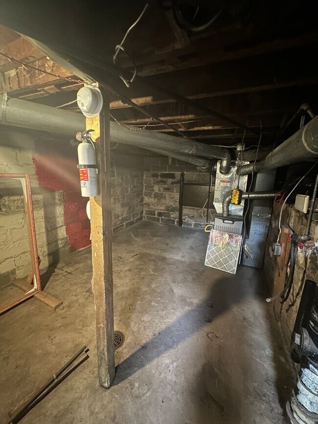 Building Photo - Charming 2 Bedroom House available NOW!