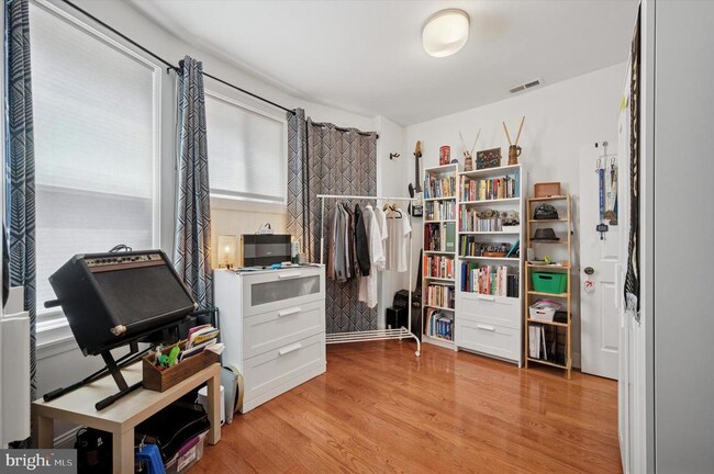 Building Photo - 431 S 51st St