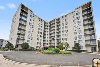 Building Photo - 1000 River Rd