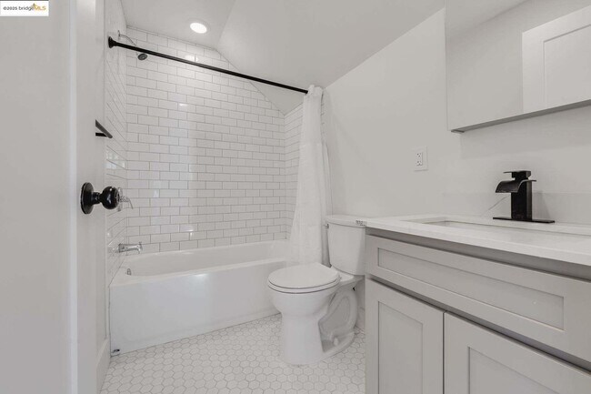 Building Photo - 1238 12th St