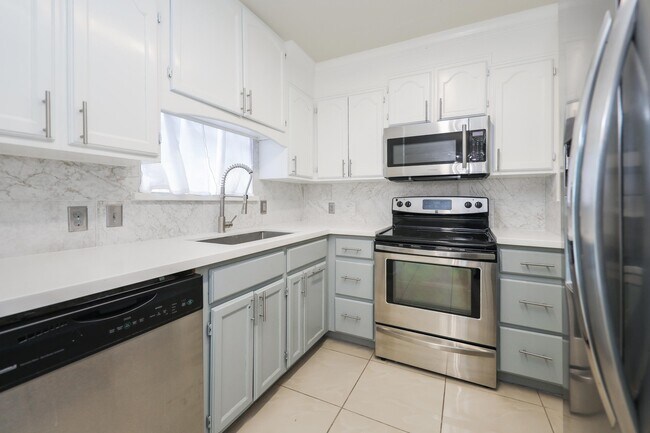 Building Photo - 9001 Taiga Ct