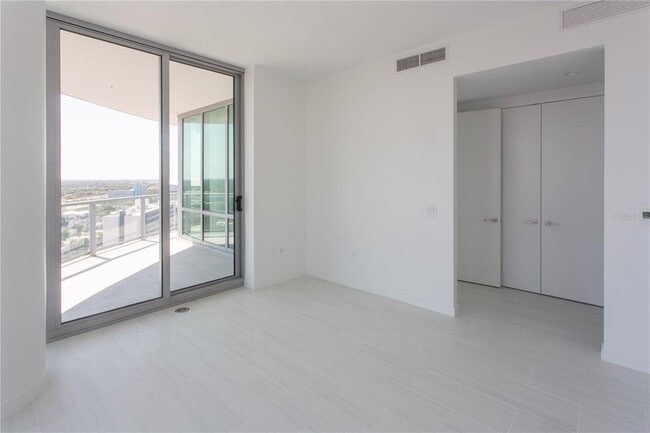 Building Photo - 400 Central Ave