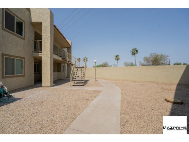 Building Photo - Modern Comfort &amp; Prime Location in Mes...