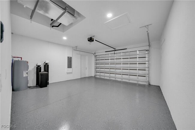 Building Photo - 708 Poinsettia Ave