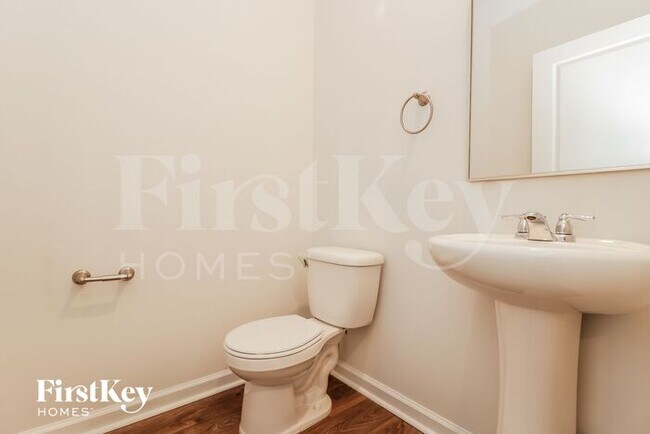Building Photo - 385 Azore Way