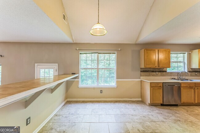 Building Photo - 2945 Highland Hill Pkwy