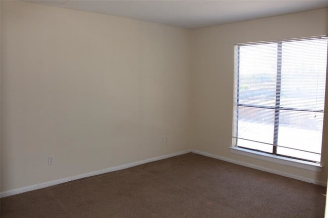 Building Photo - 16111 Aspenglen Dr