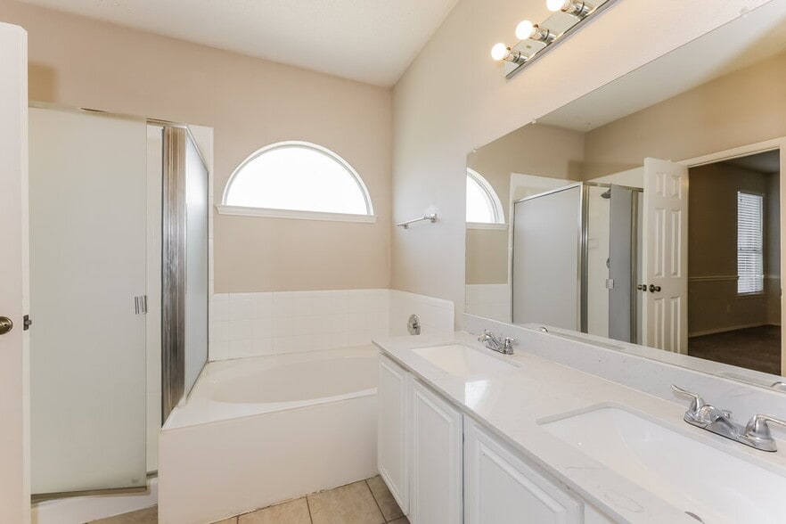 Building Photo - 1101 Trinity Trail