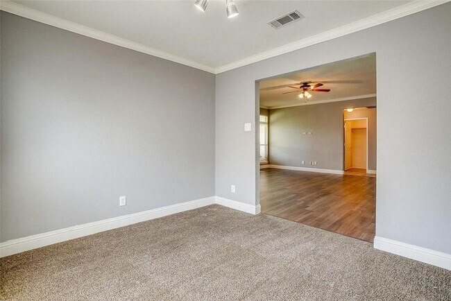 Building Photo - 578 Tanglewood Dr