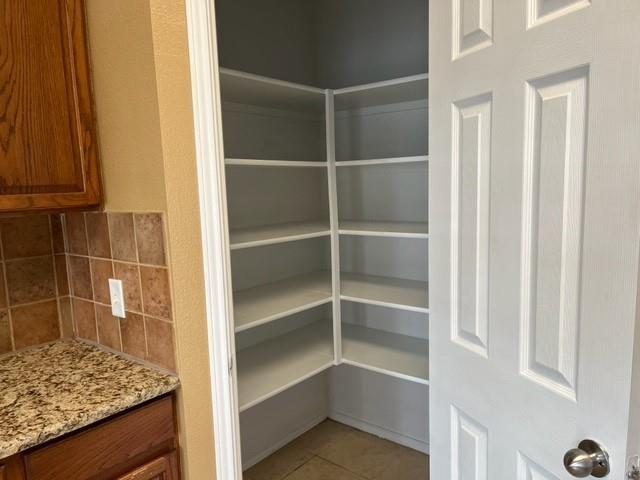 Building Photo - 3818 English Oak Dr