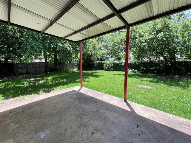 Building Photo - 916 Manhattan Dr