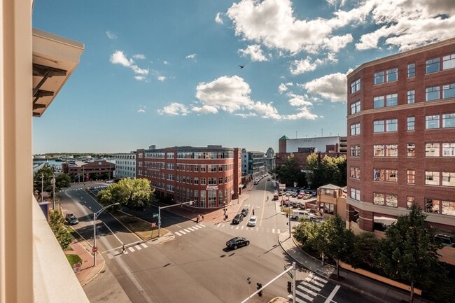 Building Photo - 2BR/2BA East Bayside Luxury Condo Near Old Port, W/D, Parking, Central AC, Views