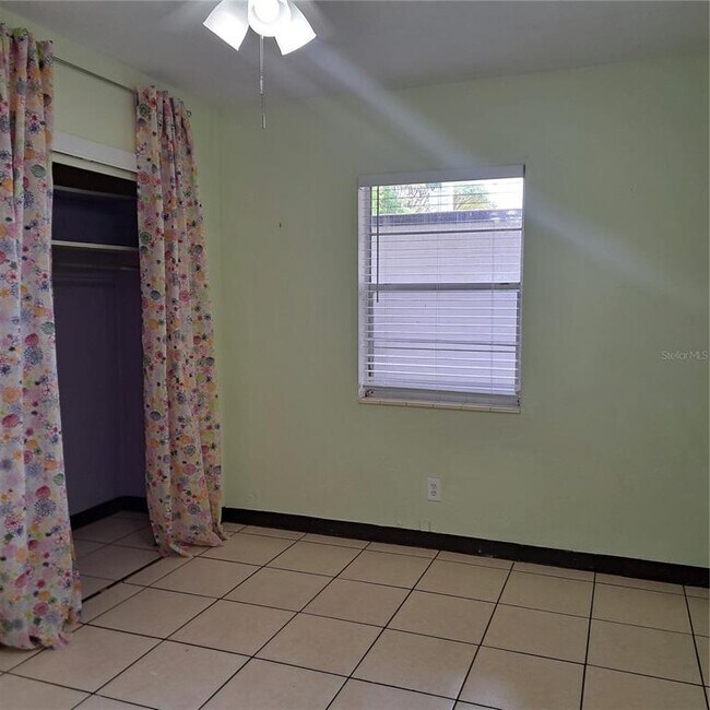 Building Photo - 627 61st Ave S