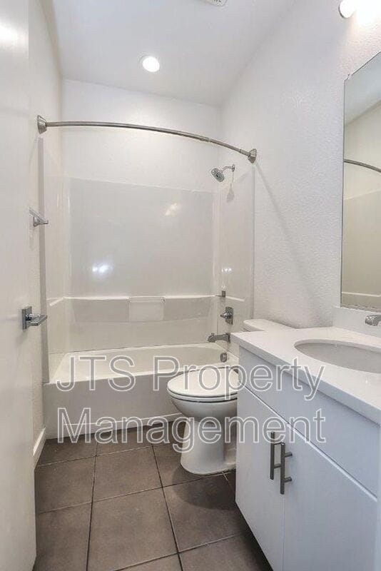 Building Photo - 396 Midstream Ln