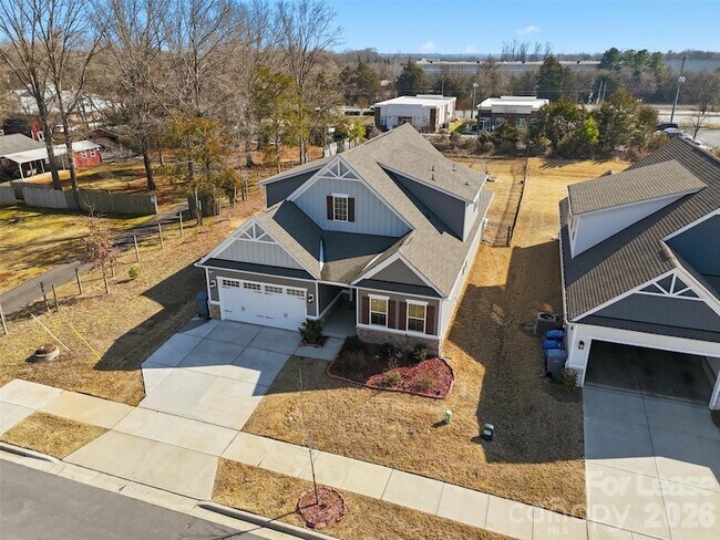 Building Photo - 6425 Cumberland Dr