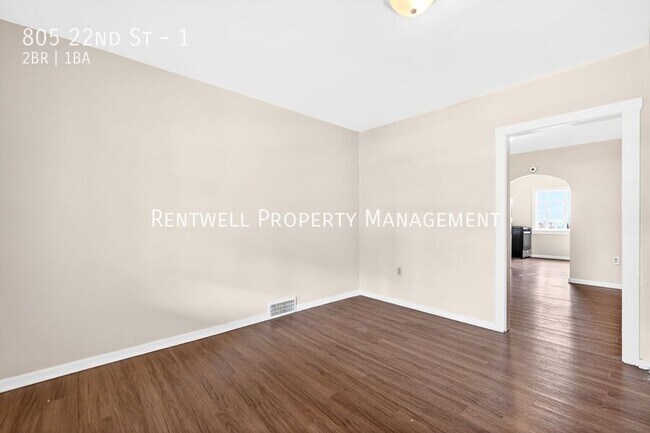 Building Photo - 805 22nd St