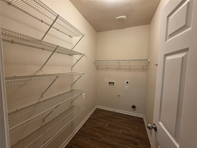 Building Photo - 2403 Pinpoint Dr