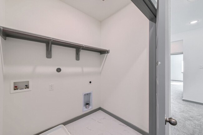 Building Photo - 33146 Willow Hts Ln