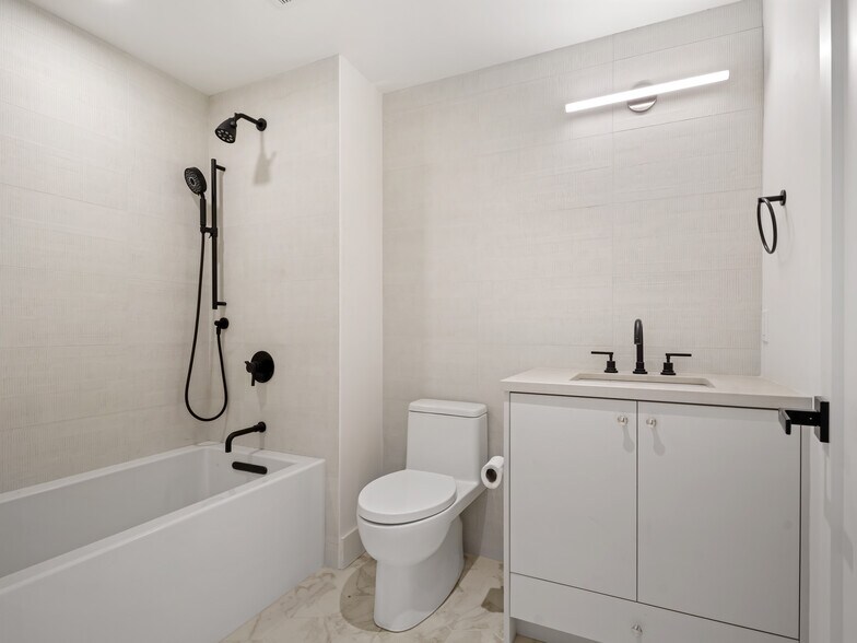 Building Photo - 116 Sherman St