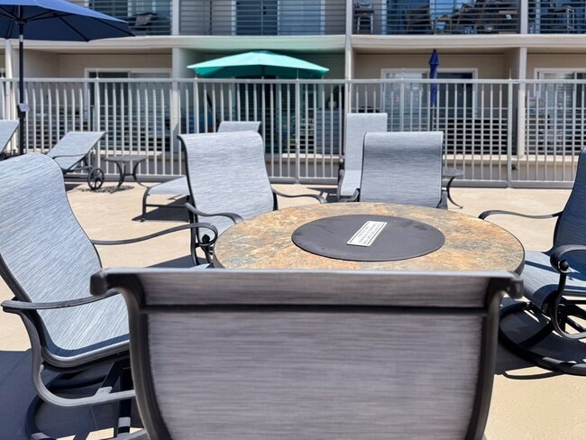 Building Photo - Beautiful Furnished 1 Bedroom, 1.5 Bath Condo with Harbor Views - Flexible Lease!